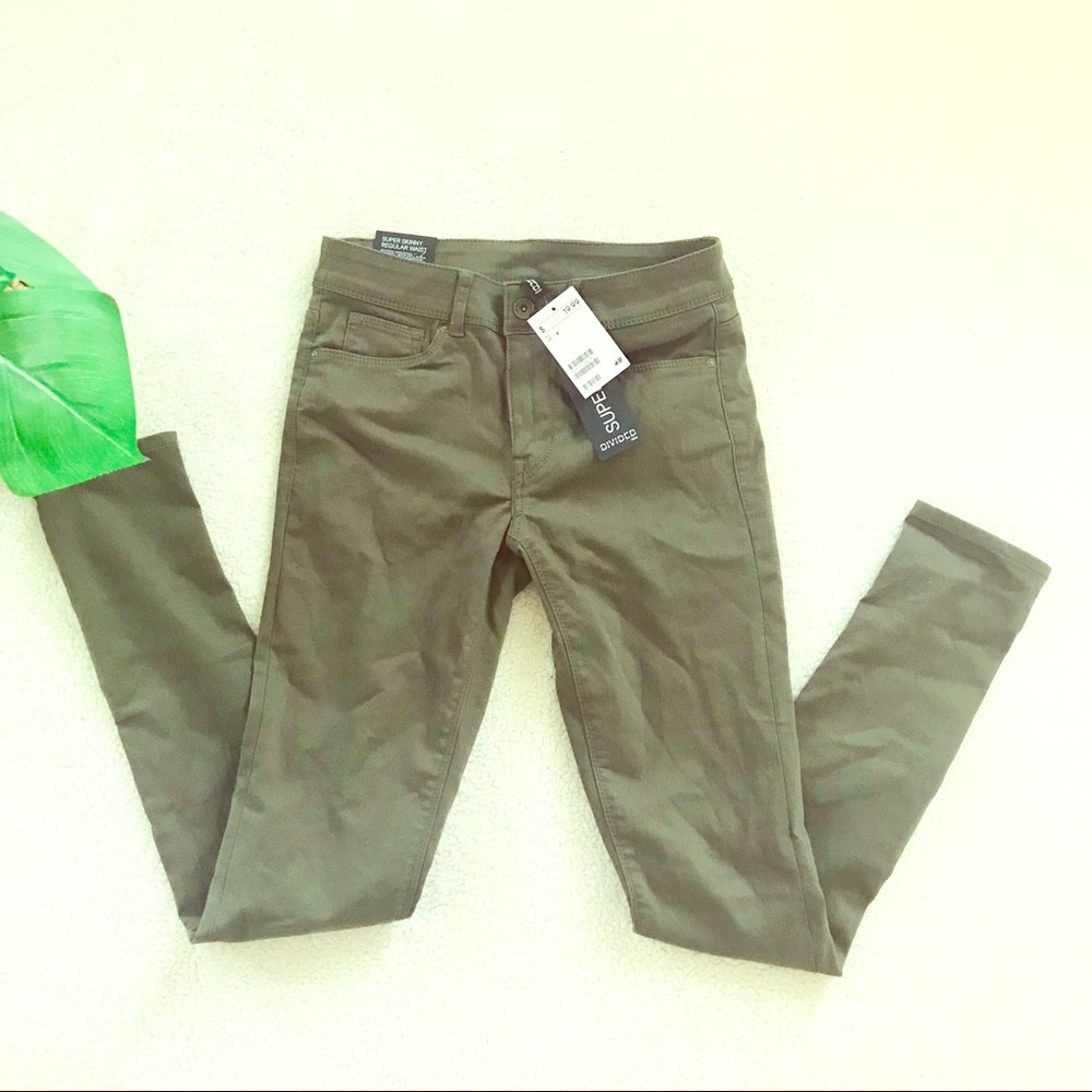 NWT H&M Olive Skinny Jeans size 6